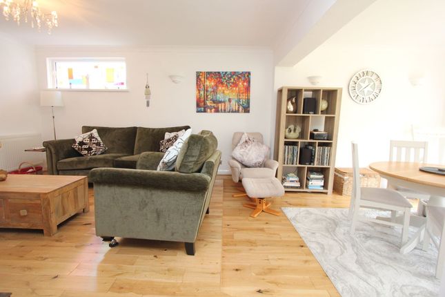 12 Matthew Road, Barry photo 2