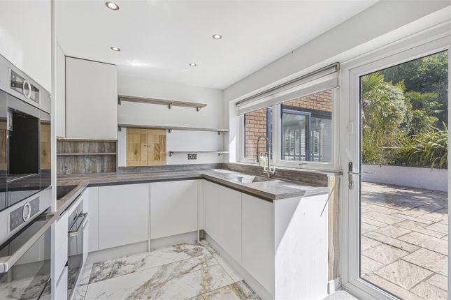 9, Whitehall Close, Nazeing photo 3