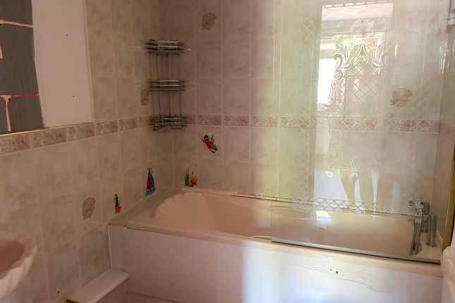 12, Warrington photo 5