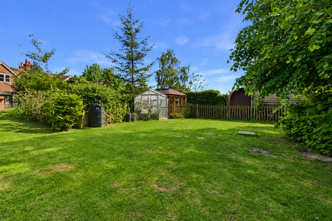 6 Bisham Village, Marlow photo 4