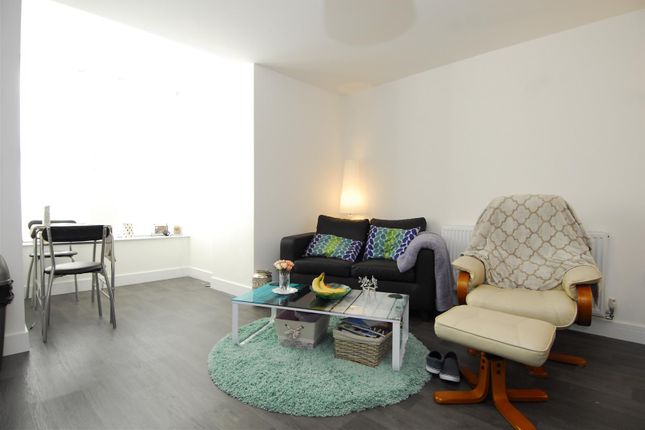Flat to rent in Quaker Lane, Flat 1, Plymouth