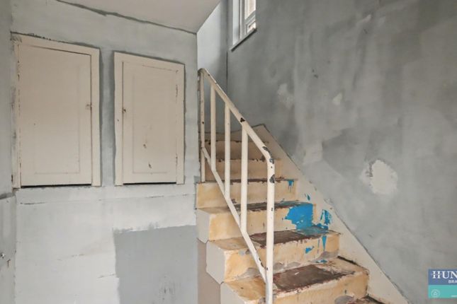 26, Crossdale Avenue, Bradford photo 3