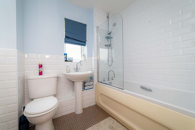 Flat for sale in Galloway Drive, Kennington