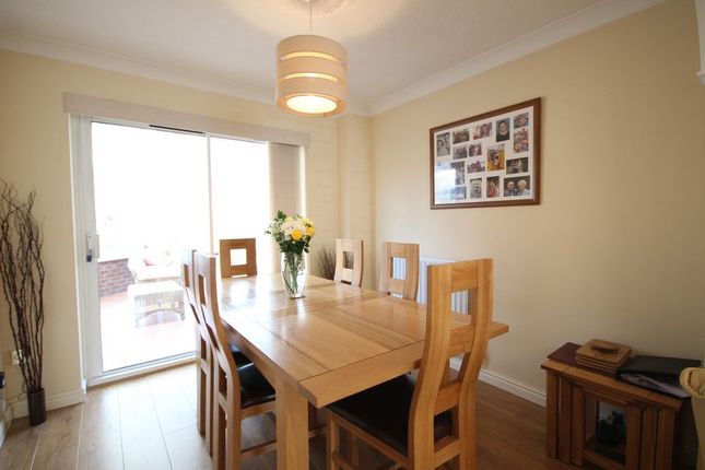 12 Farundles Avenue, Worcester photo 4