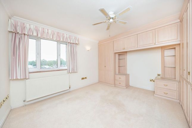 31, Hillrise, Walton-On-Thames photo 5
