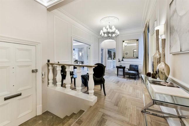 Knightsbridge Luxury  Flat 30, Wellington Court (23).Jpg