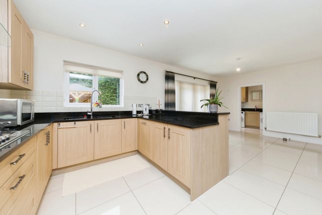 9, Cotton Crescent, Cheshire photo 3