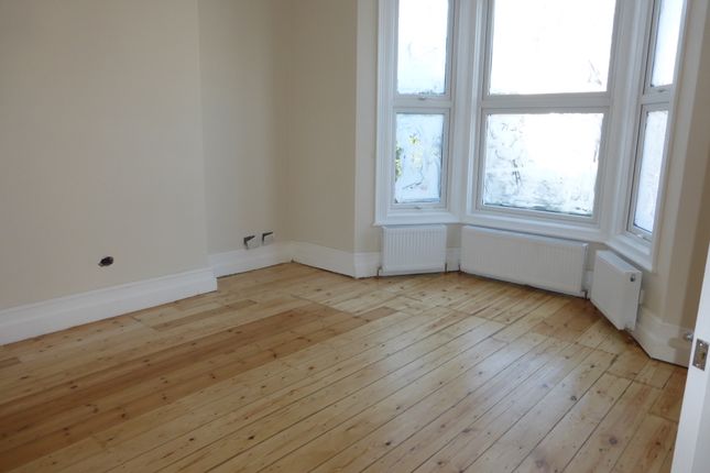 Terraced house to rent in Elibank, Eltham