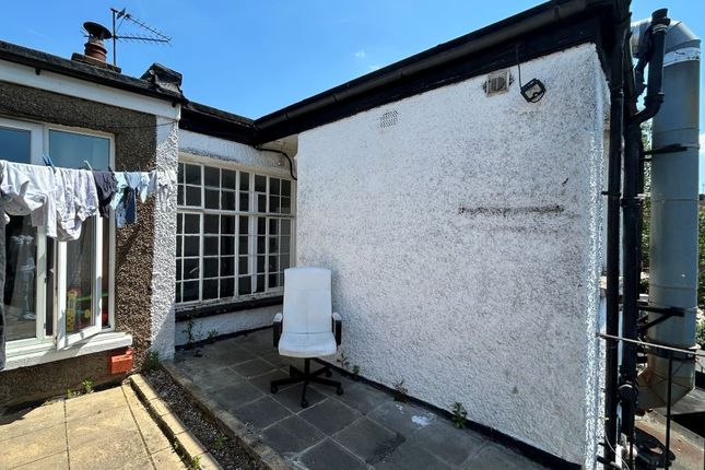 11, Edgwarebury Lane, Edgware photo 3