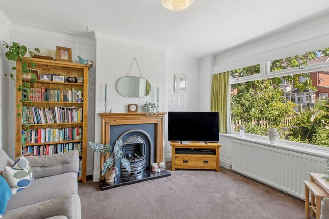 24 Stainburn View, Leeds photo 2