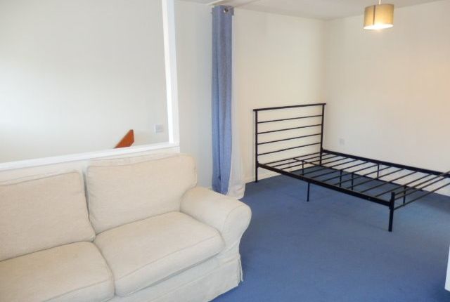2, Bevelwood Gardens, High Wycombe photo 2