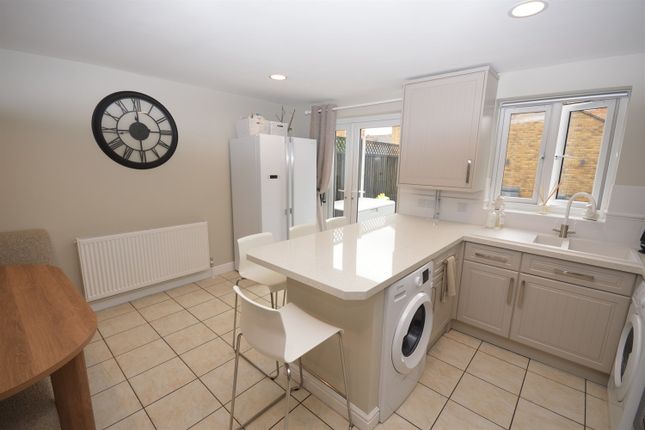 80, Nottage Crescent, Essex photo 4