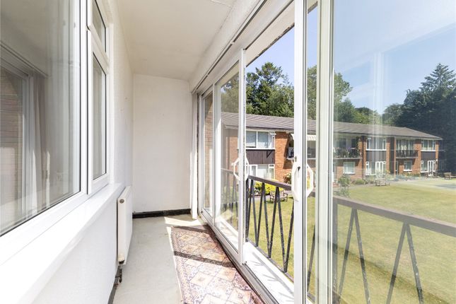 36, Beacon Hill Court, Surrey photo 3
