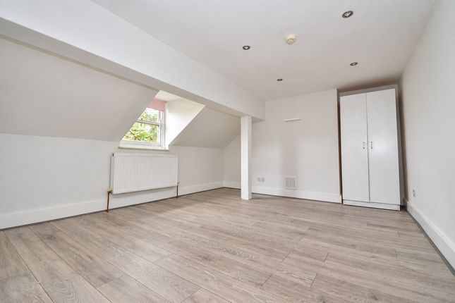 Flat 6, 110, Samuel Street, London photo 4