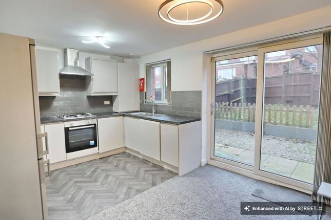 25, Saddlecote Close, Manchester photo 4