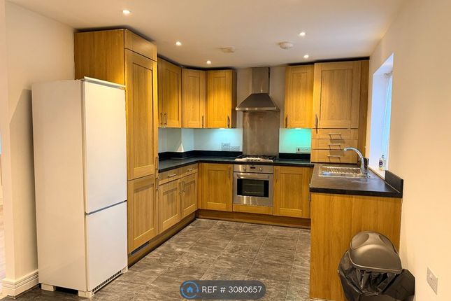 Wapshott Road, Staines-Upon-Thames photo 4