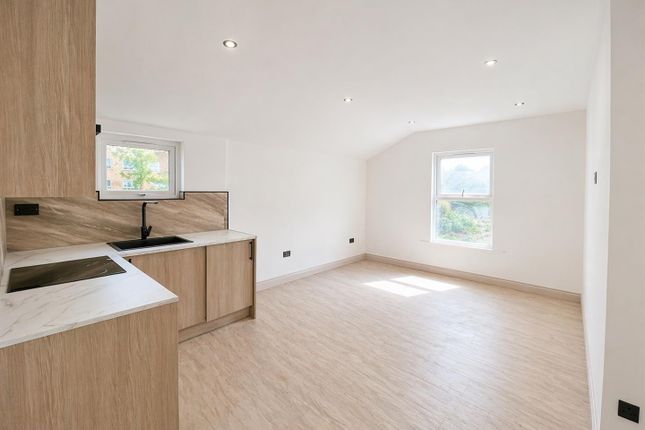 Studio house on Flat, D, 60 Station Road, London, £1,400/mo