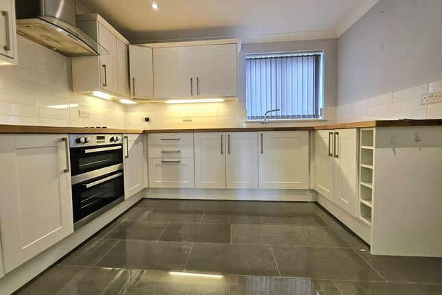 Sawtry Close, Luton photo 5
