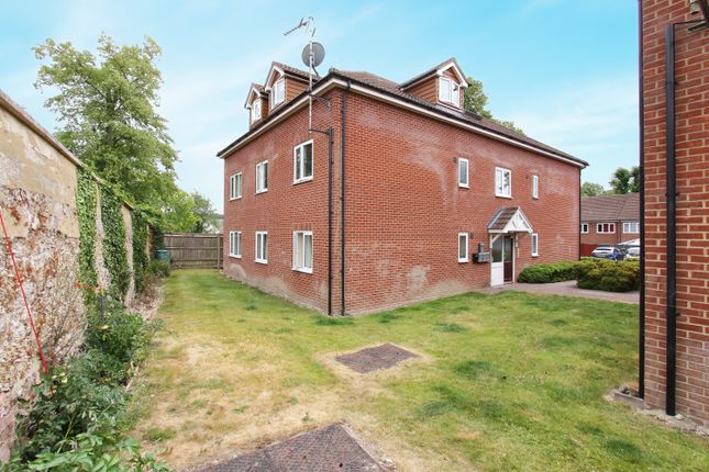 15, Chandlers Court, Tidworth photo 3