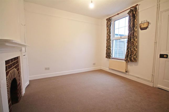 4, Clyde Street, Canterbury photo 3