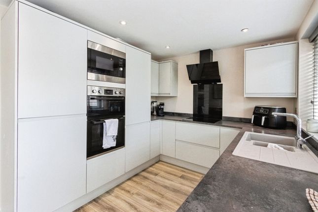 29, Denesway, Leeds photo 2