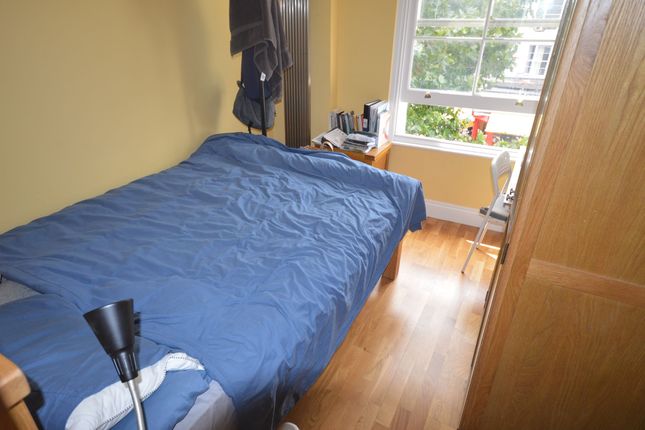 Top Floor,348C Caledonian Road, London photo 4