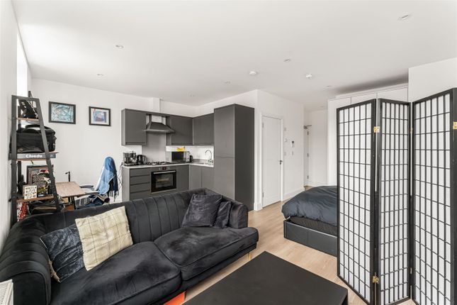 Flat 8, 222-228, Maybank Road, London photo 2