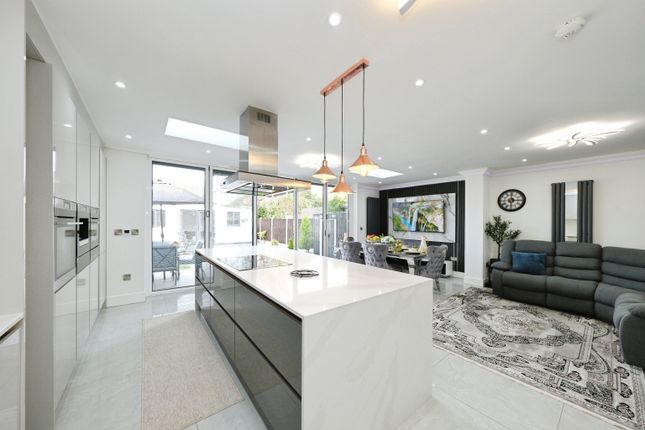 40, Runswick Drive, Nottingham photo 3