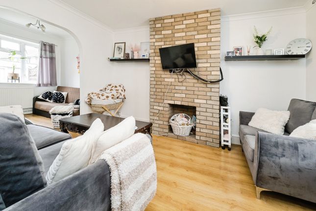 2-bed house on 4, Charlton Crescent, Barking, £400,000