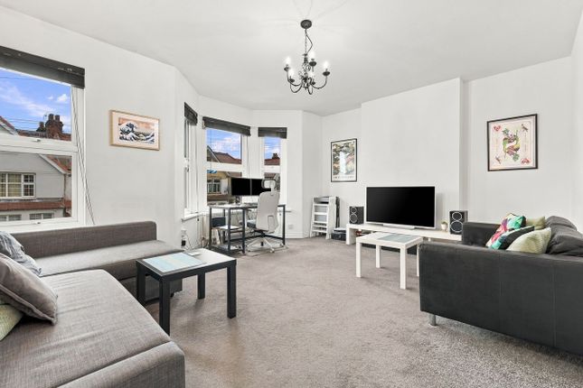 Welldon Crescent, Harrow photo 4