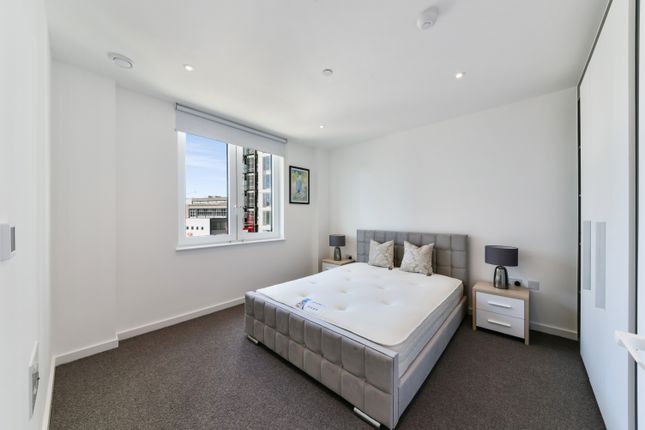 Flat to rent in The Georgette Apartments, The Silk District, Whitechapel