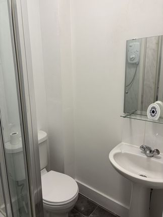 Studio 4, High Street, Ponders End photo 4