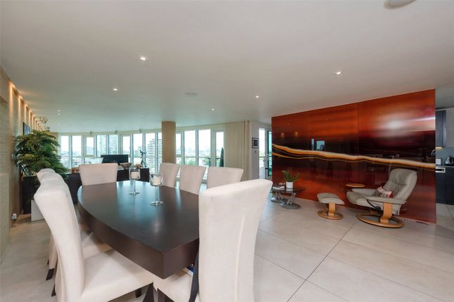 Thumbnail Flat to rent in Flagstaff House, St George Wharf, Vauxhall