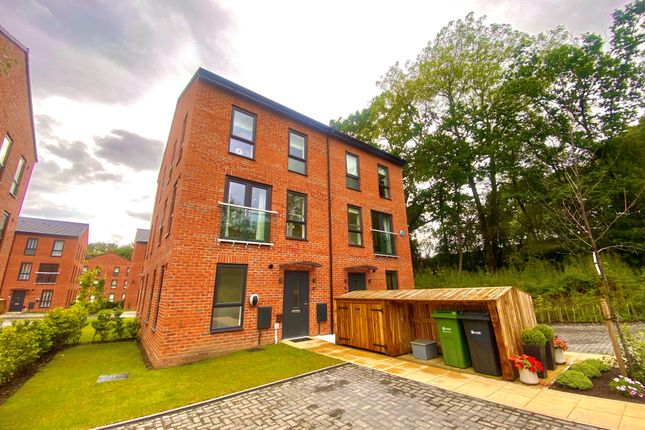 2-bed house on 12, Copper Beech Court, LEEDS, £1,300/mo