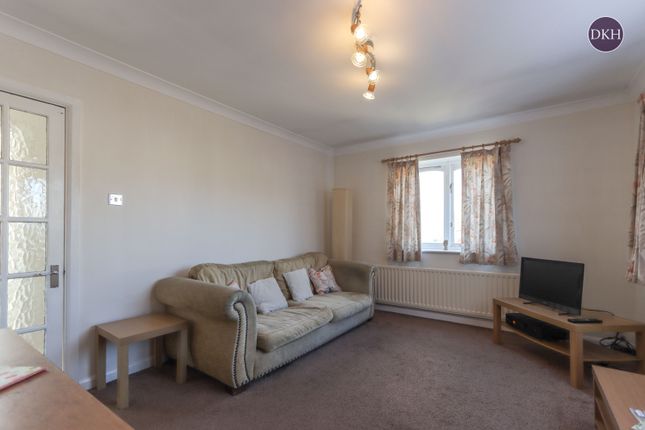 4, Hazel Court, Rickmansworth photo 3