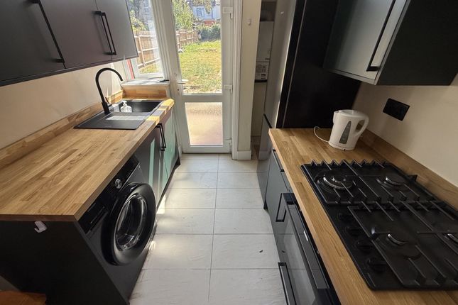 52, Berkshire gardens, Palmers Green photo 2