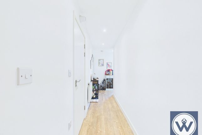 Kingfisher Heights, 2,Flat 106, Bramwell Way, London photo 3