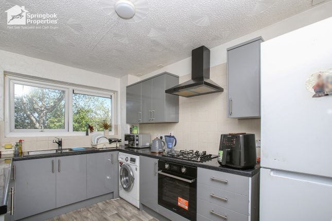 38, Ashberry Gardens, Sheffield photo 4