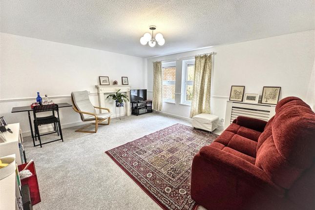 6, Cwrt Pencraig, Newport photo 4