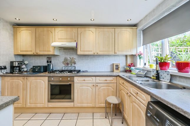 95, Listowel Crescent, Nottingham photo 2