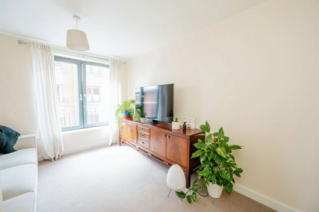 Flat for sale in Woodhouse Close, Worcester