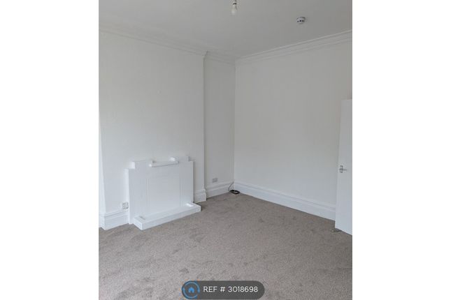 Flat, Marine Road, Colwyn Bay photo 4