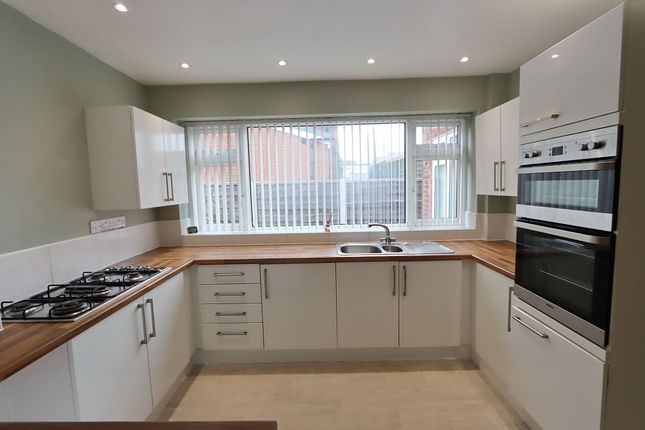 5 Randale Drive, Bury photo 4
