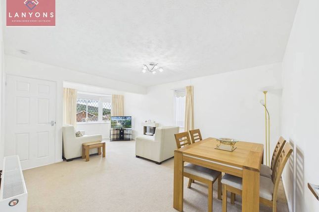 17, Dinam Park, Pentre photo 3