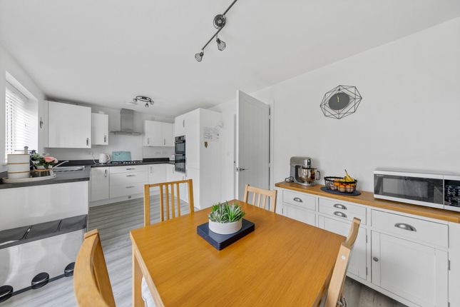 17 Grayling Close, Newton-Le-Willows photo 3