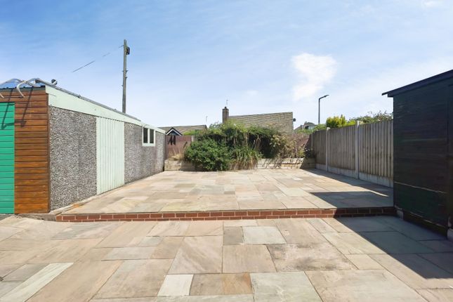 7, Folly Lane, Leek photo 4