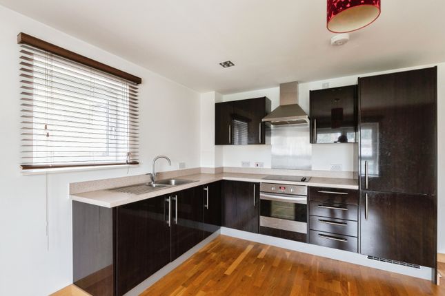 31, Cherrydown East, Essex photo 4