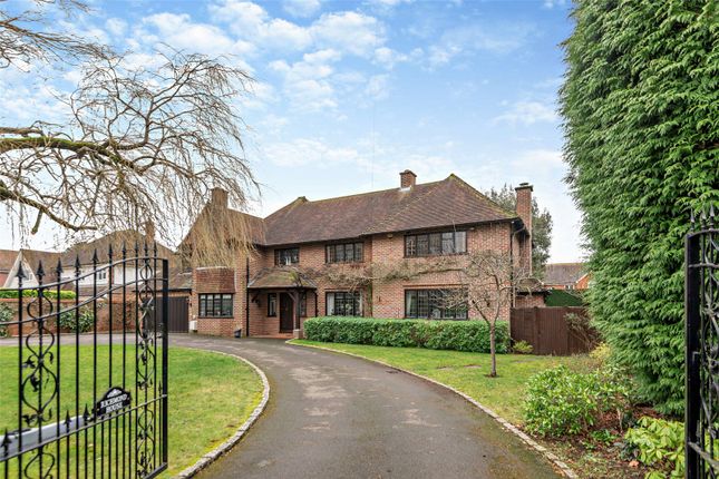 Thumbnail Detached house for sale in Newlands Drive, Maidenhead, Berkshire