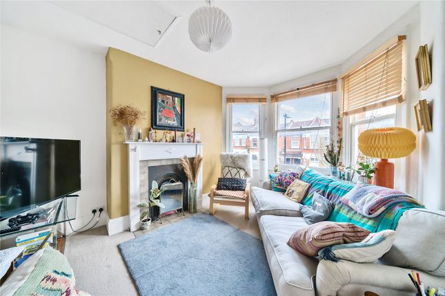 Flat for sale in North View Road, Hornsey, London