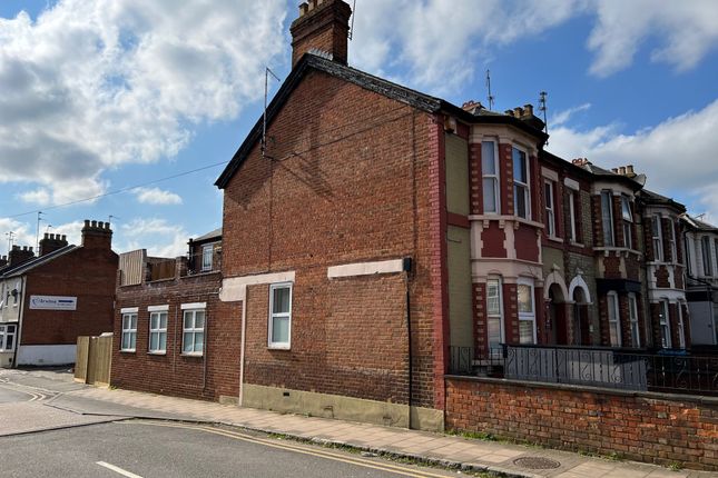 Thumbnail Flat to rent in High Street, Aylesbury, Buckinghamshire